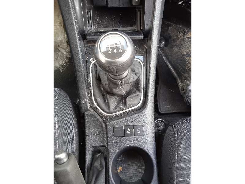 toyota auris touring sports (e18) del año 2015