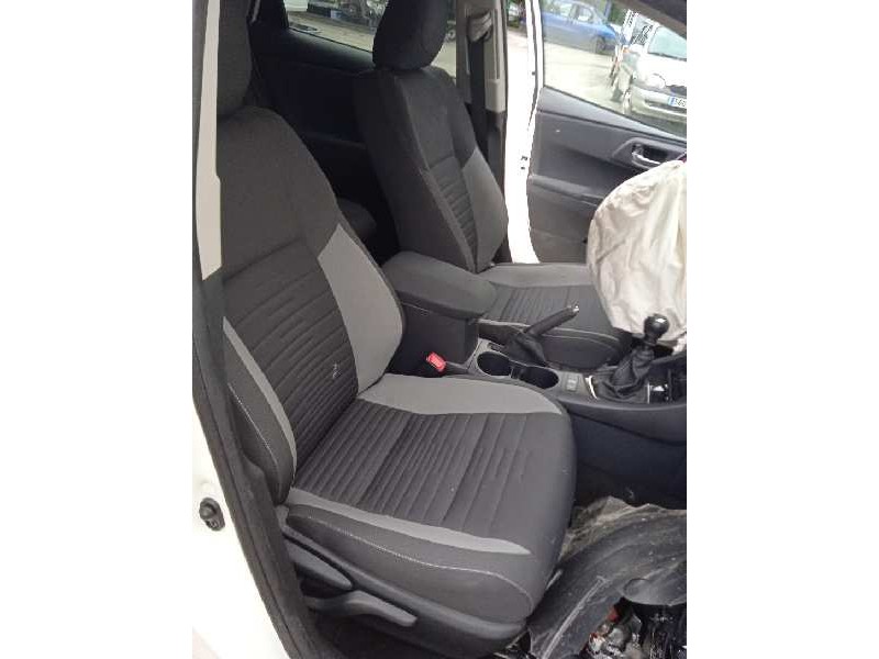 toyota auris touring sports (e18) del año 2015