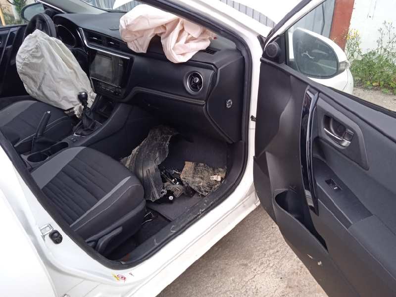 toyota auris touring sports (e18) del año 2015