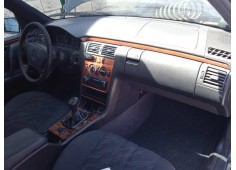 mercedes-benz clase e (w210) berlina del año 1997 2