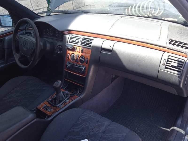 mercedes-benz clase e (w210) berlina del año 1997