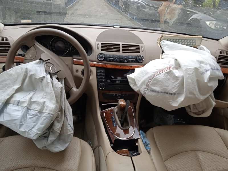 mercedes-benz clase e (w211) berlina del año 2005