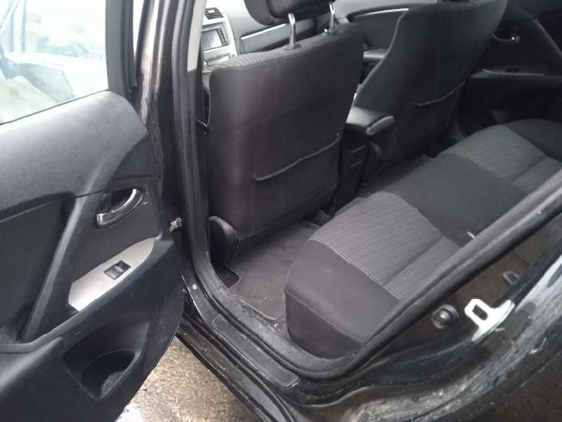 toyota avensis (t27) del año 2010