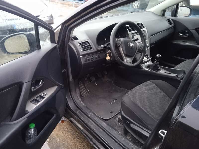 toyota avensis (t27) del año 2010