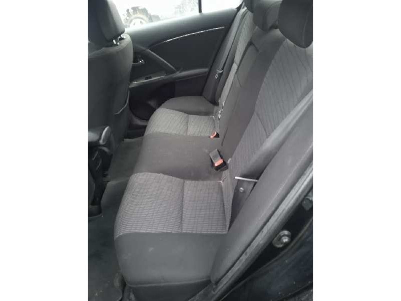 toyota avensis (t27) del año 2010