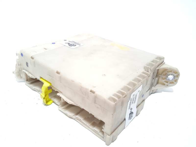Recambio de caja reles / fusibles para lexus is200 (ds2/is2) 200d referencia OEM IAM 8273053052  