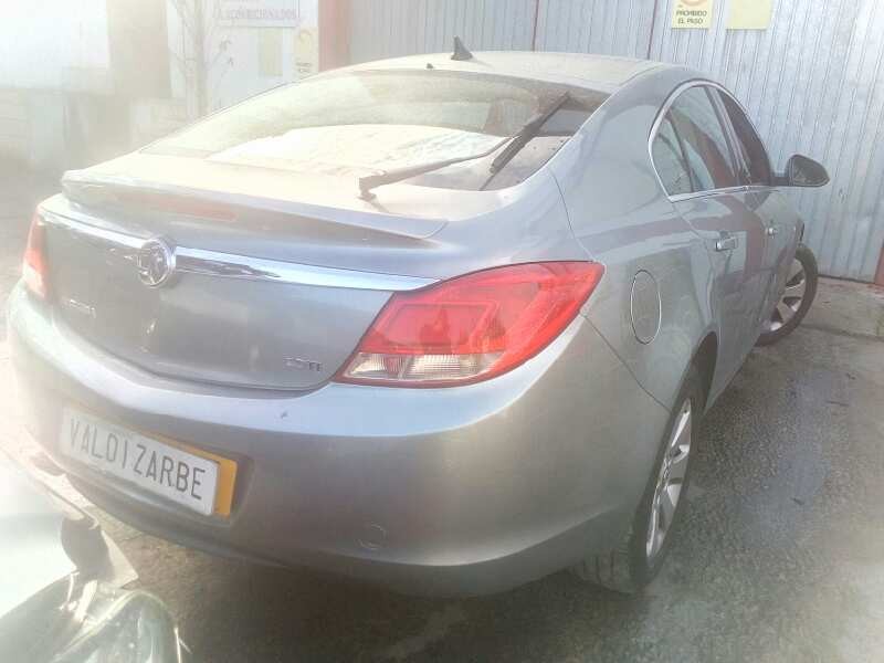 opel insignia berlina del año 2010