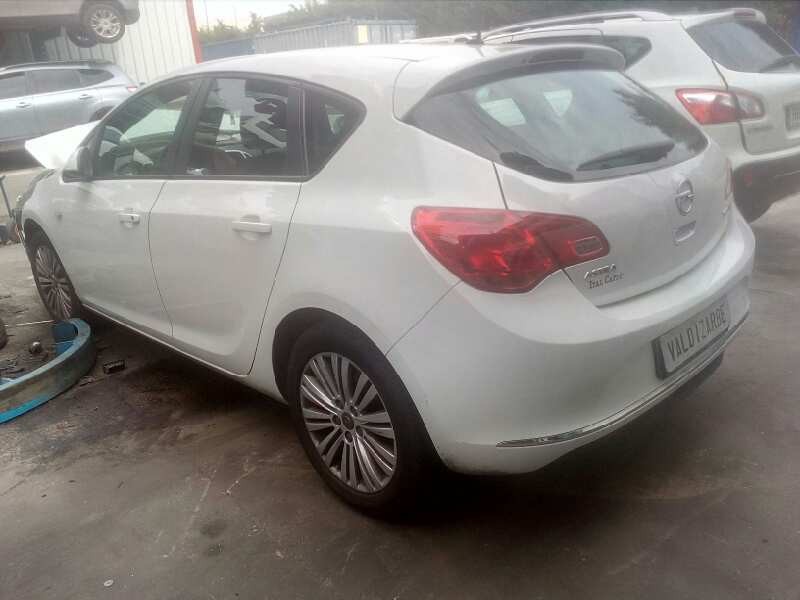 opel astra j lim. del año 2014