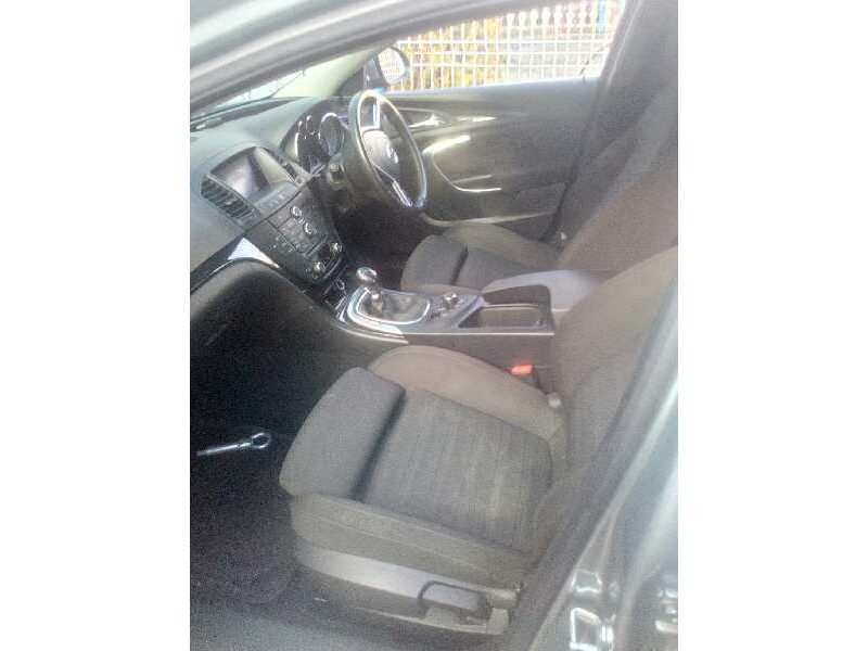 opel insignia berlina del año 2010