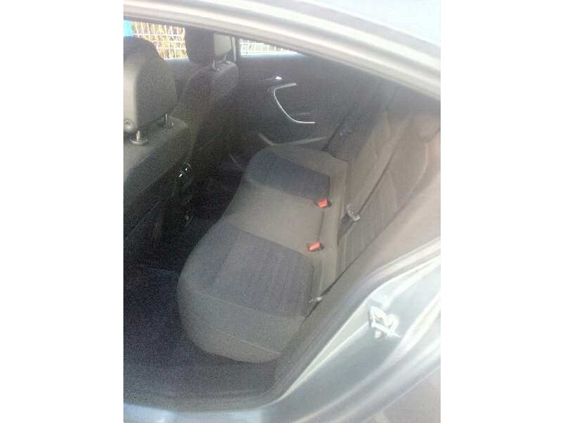 opel insignia berlina del año 2010