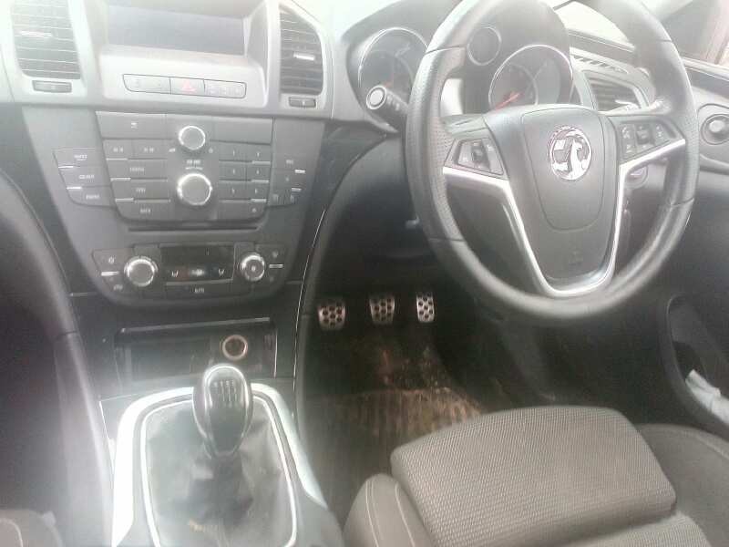 opel insignia berlina del año 2011