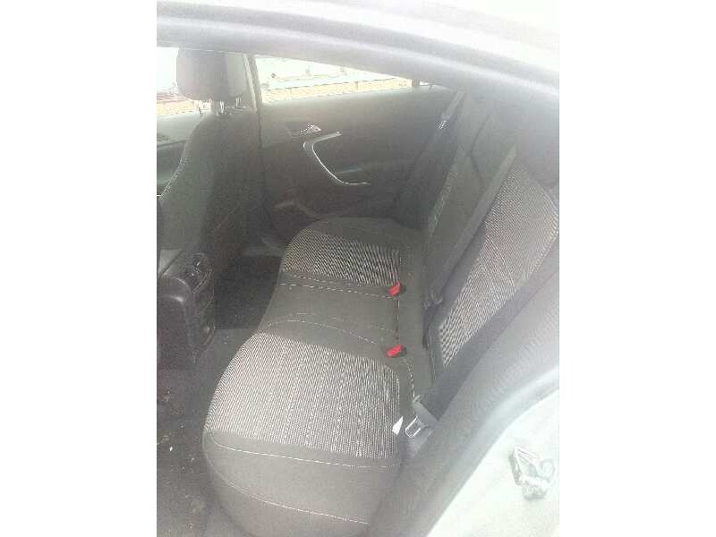 opel insignia berlina del año 2011