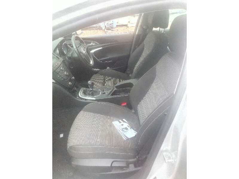 opel insignia berlina del año 2011