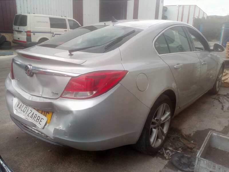 opel insignia berlina del año 2011