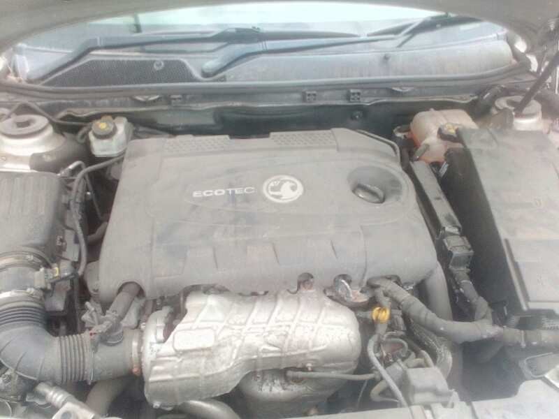 opel insignia berlina del año 2011