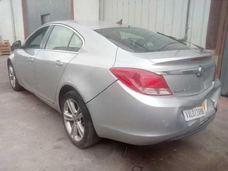 opel insignia berlina del año 2011