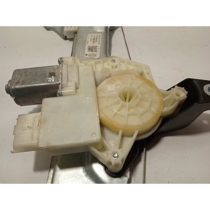 Recambio de elevalunas delantero izquierdo para renault kadjar 1.3 tce referencia OEM IAM 807217052R  