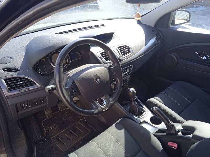 renault megane iii berlina 5 p del año 2013