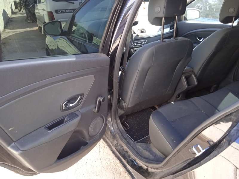 renault megane iii berlina 5 p del año 2013