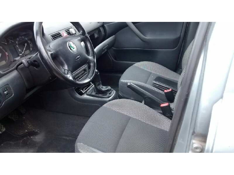 skoda octavia berlina (1u2) del año 2003