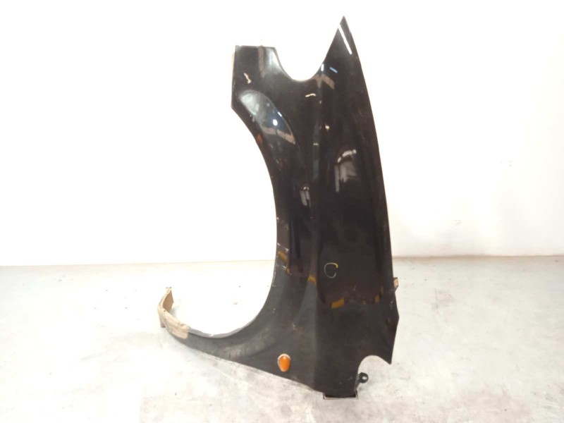 Recambio de aleta delantera izquierda para chrysler voyager (rg) 2.5 crd se referencia OEM IAM 5018445AA  