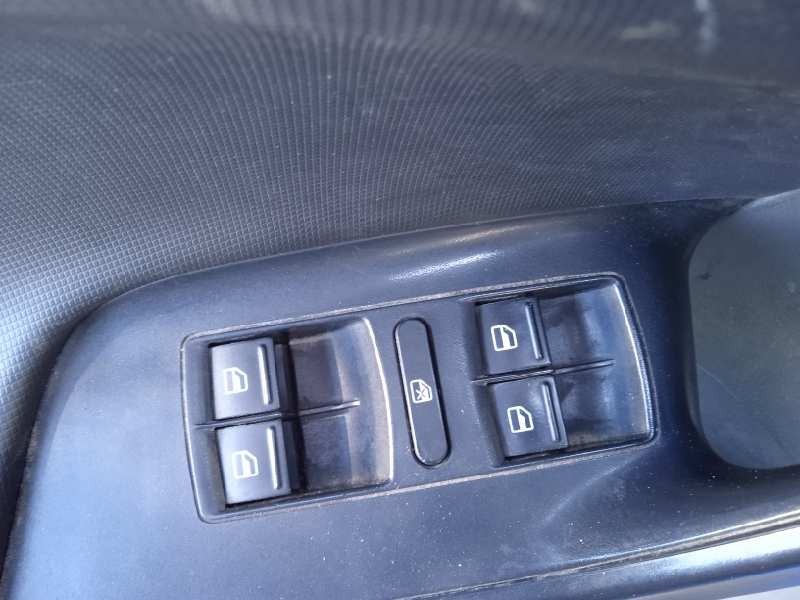 seat ibiza (6j5) del año 2008