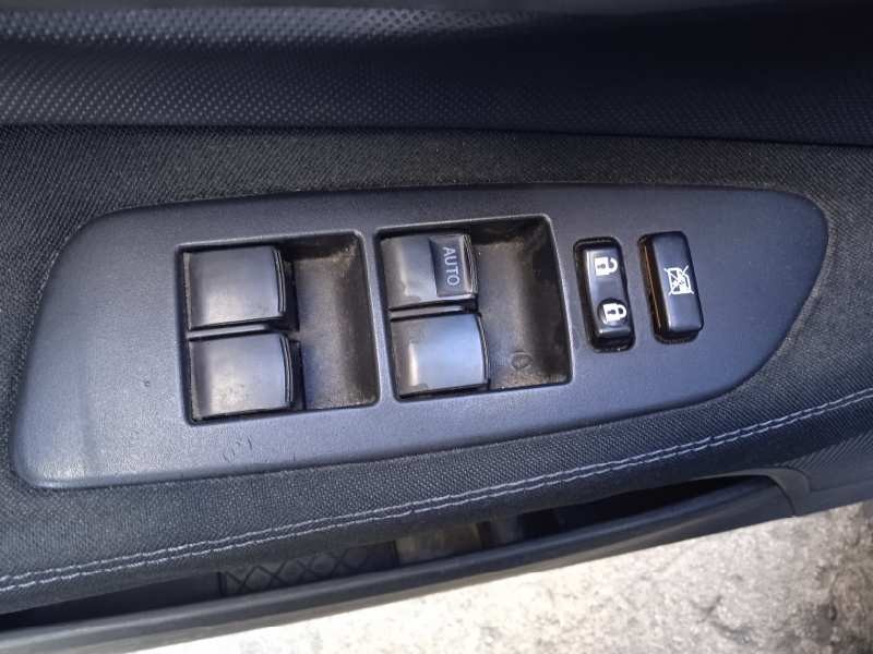 toyota auris del año 2009