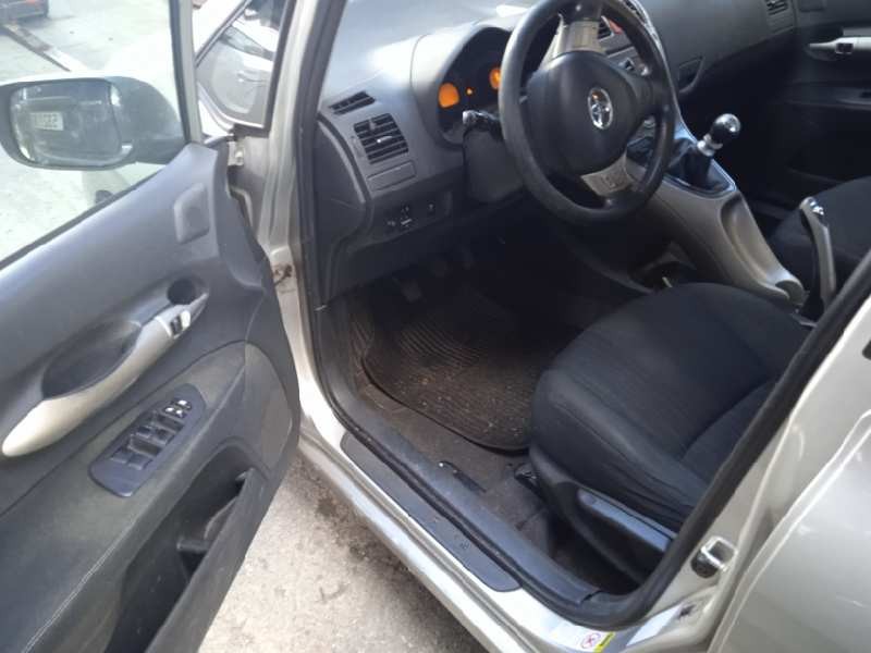 toyota auris del año 2009