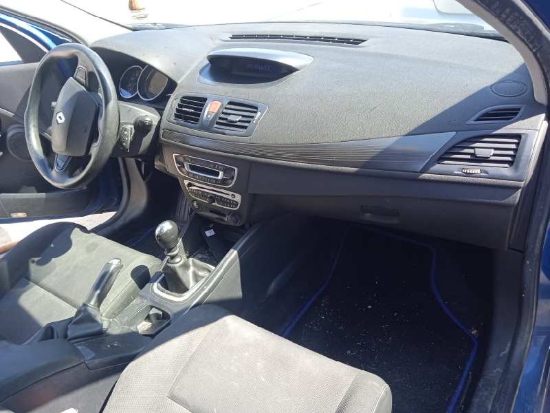 renault megane iii berlina 5 p del año 2009