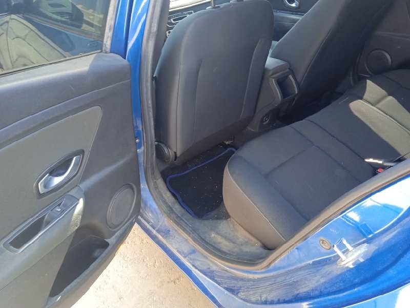 renault megane iii berlina 5 p del año 2009