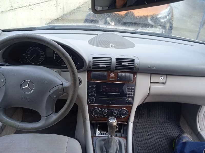 mercedes-benz clase c (w203) berlina del año 2004