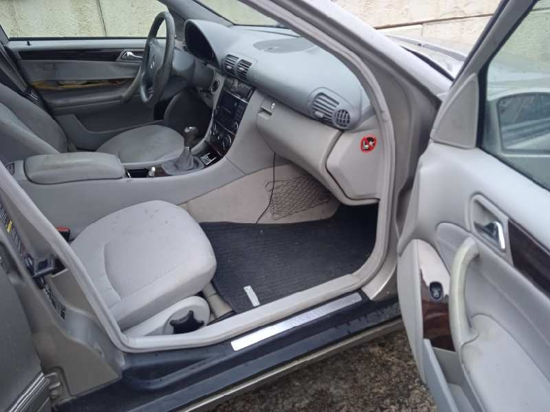 mercedes-benz clase c (w203) berlina del año 2004