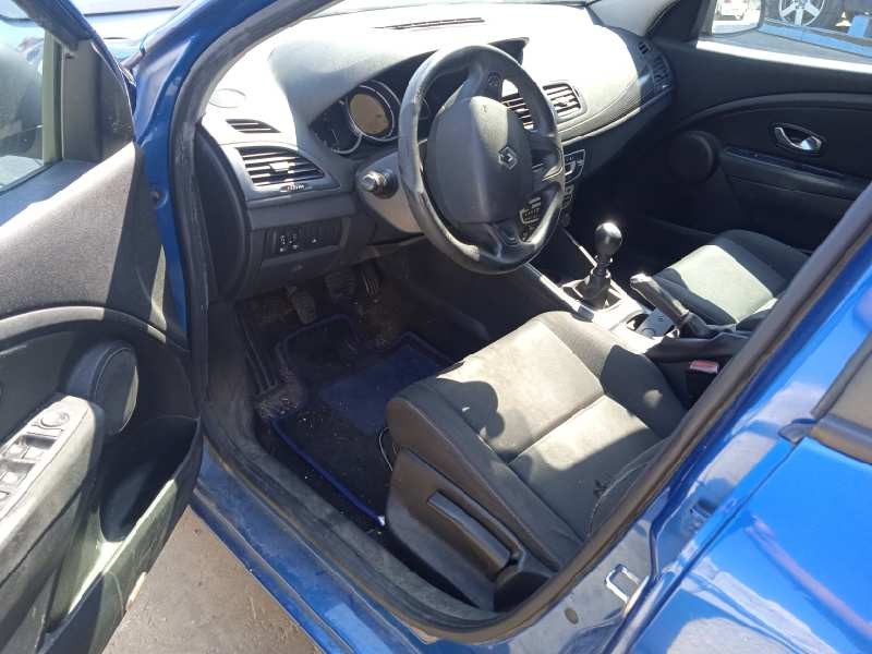 renault megane iii berlina 5 p del año 2009