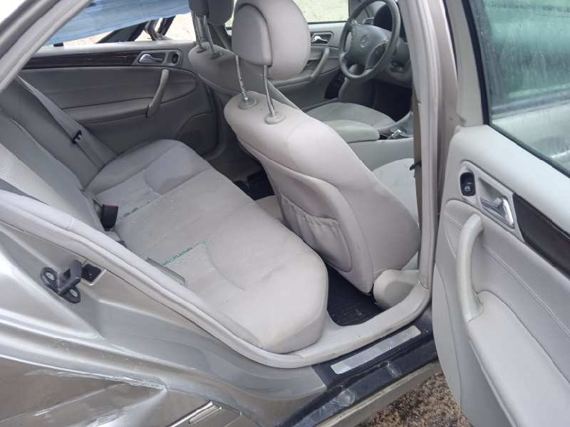 mercedes-benz clase c (w203) berlina del año 2004