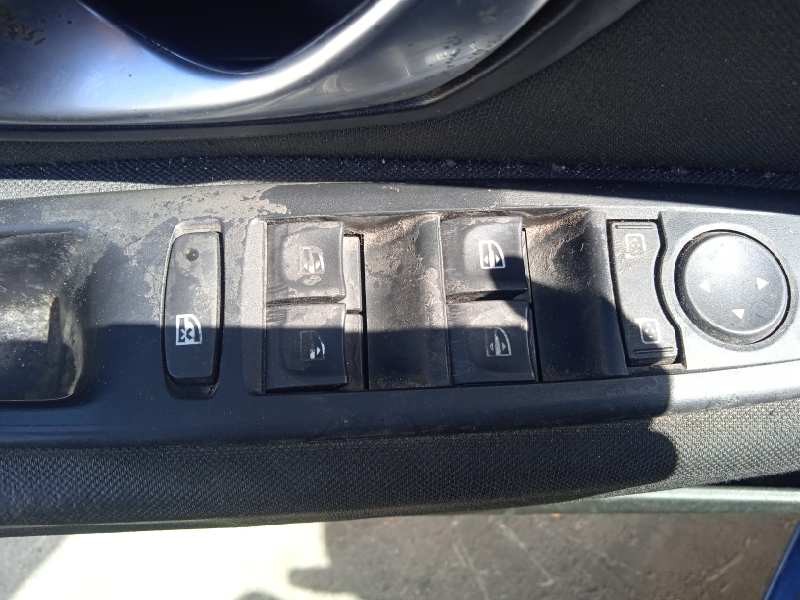 renault megane iii berlina 5 p del año 2009