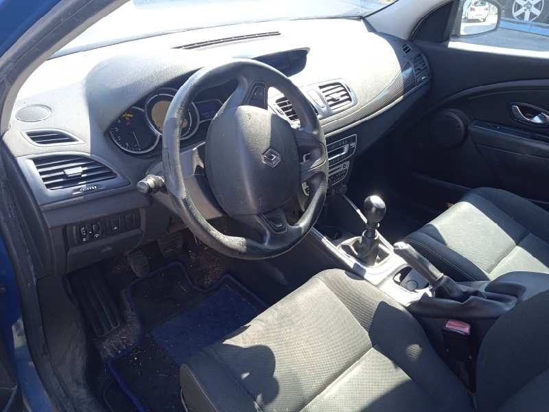 renault megane iii berlina 5 p del año 2009