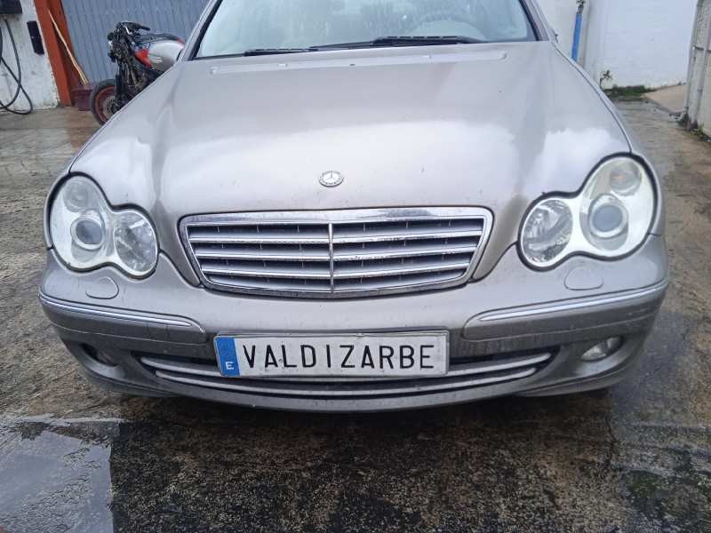 mercedes-benz clase c (w203) berlina del año 2004