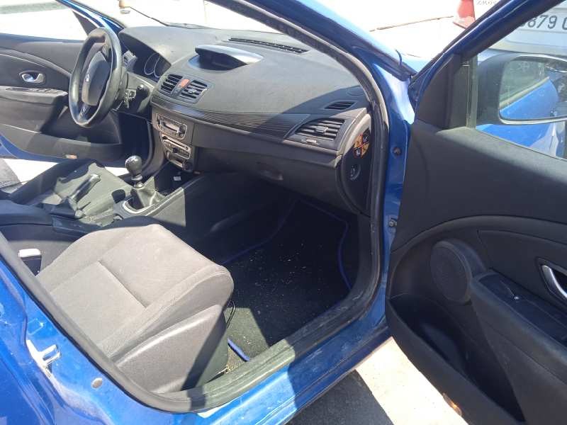 renault megane iii berlina 5 p del año 2009