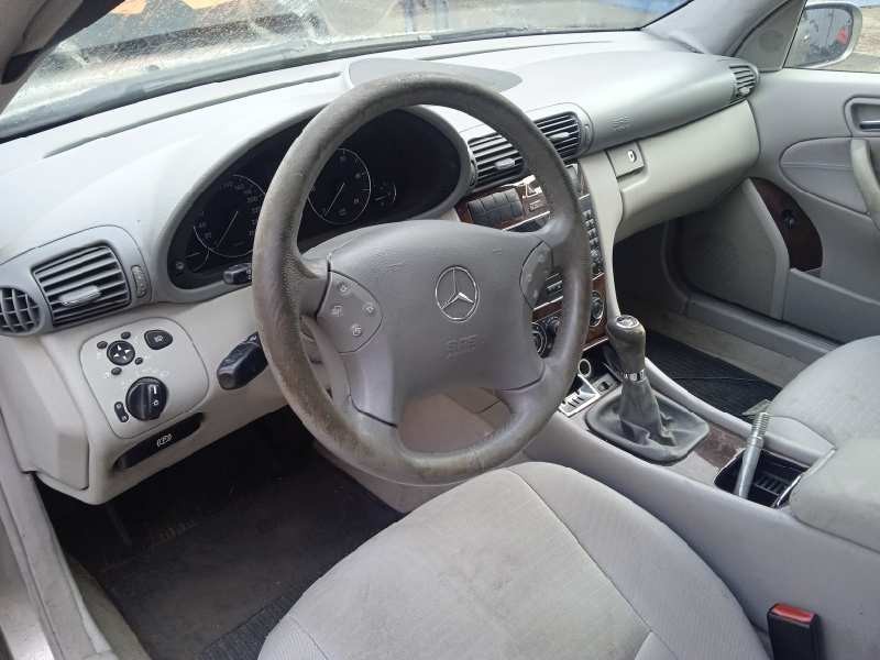 mercedes-benz clase c (w203) berlina del año 2004