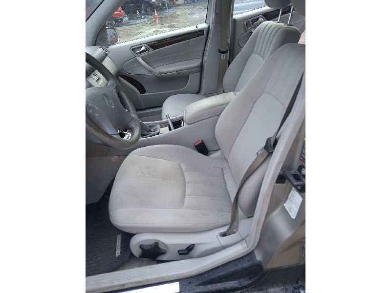 mercedes-benz clase c (w203) berlina del año 2004