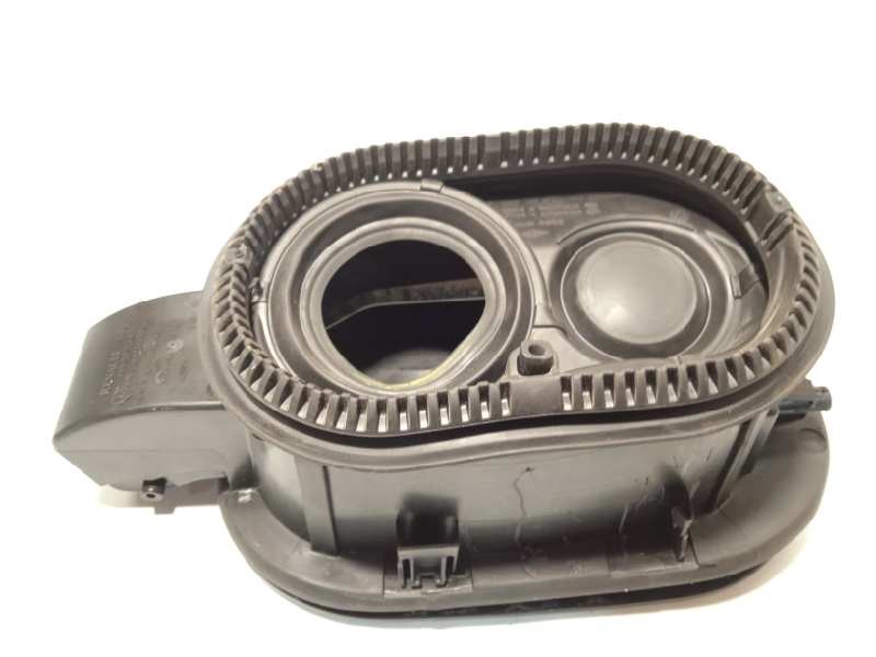 Recambio de tapa exterior combustible para renault kadjar 1.3 tce referencia OEM IAM 781204304R  788329267R
