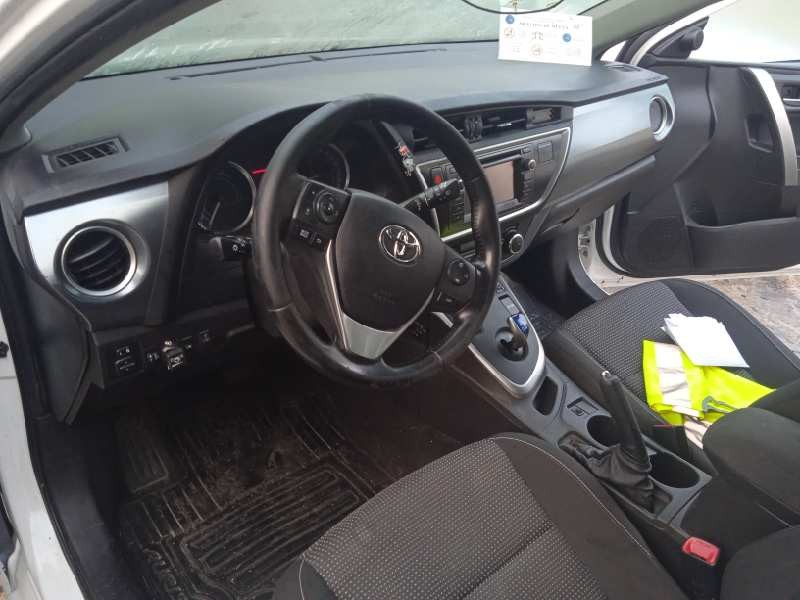 toyota auris touring sports (e18) del año 2014