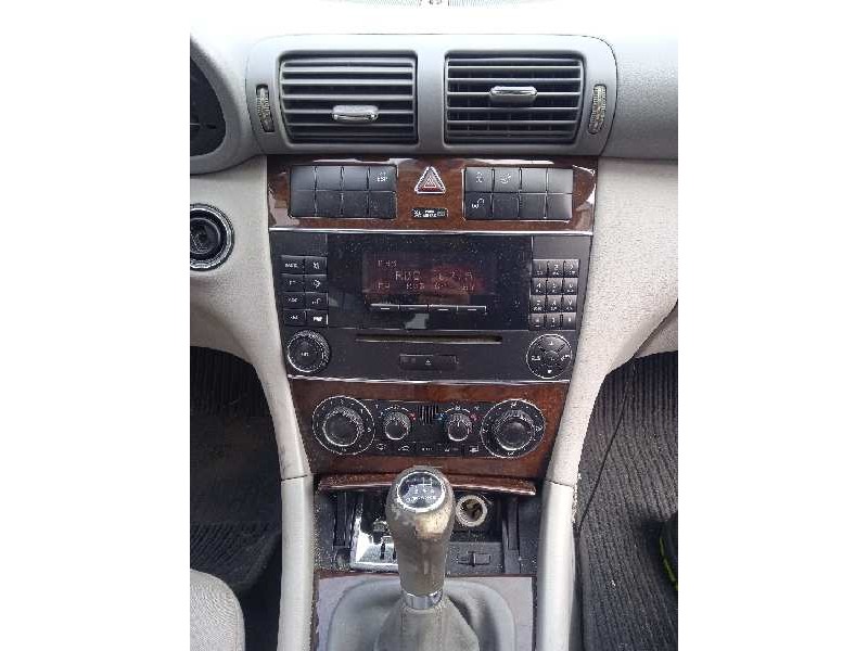 mercedes-benz clase c (w203) berlina del año 2004