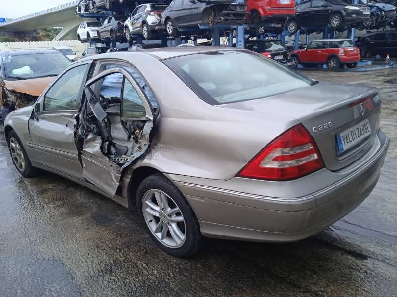 mercedes-benz clase c (w203) berlina del año 2004