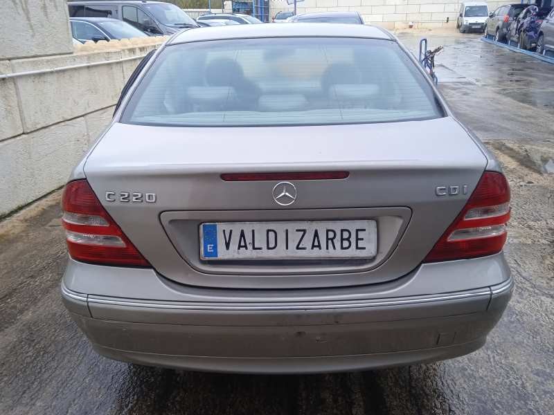 mercedes-benz clase c (w203) berlina del año 2004