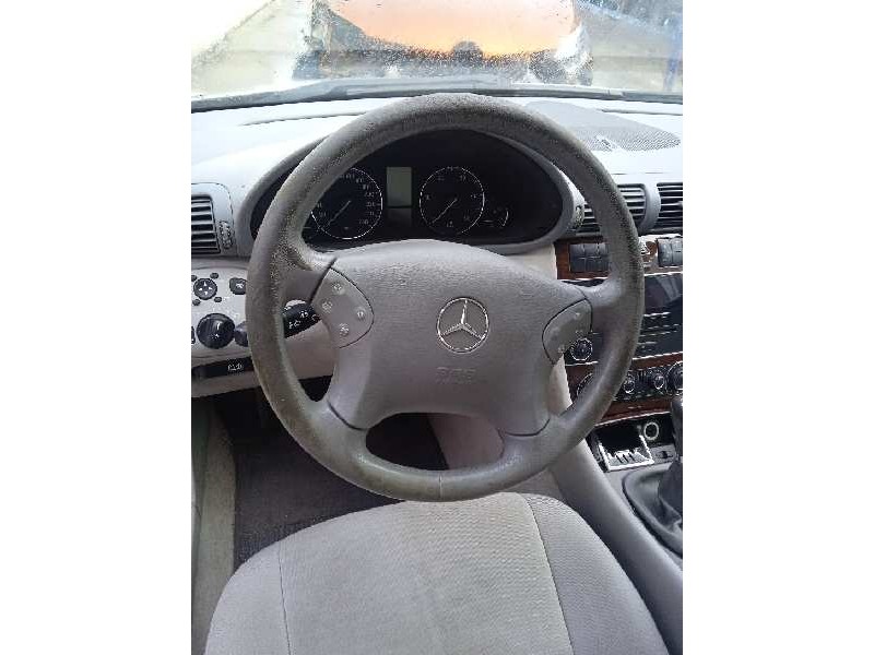 mercedes-benz clase c (w203) berlina del año 2004