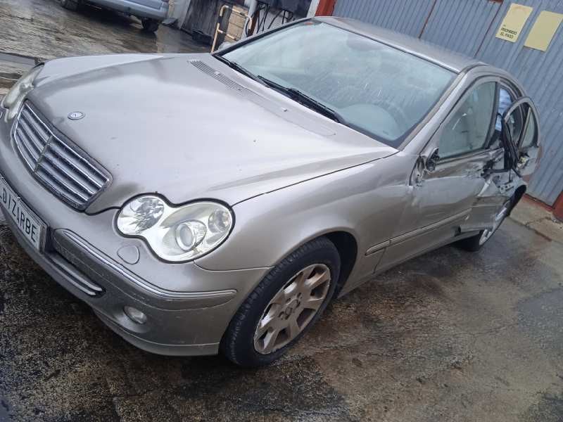 mercedes-benz clase c (w203) berlina del año 2004