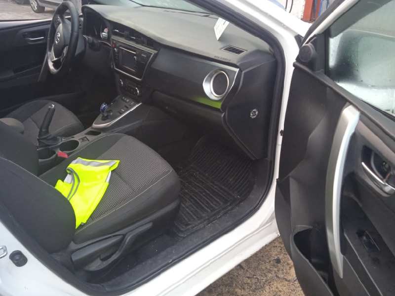 toyota auris touring sports (e18) del año 2014