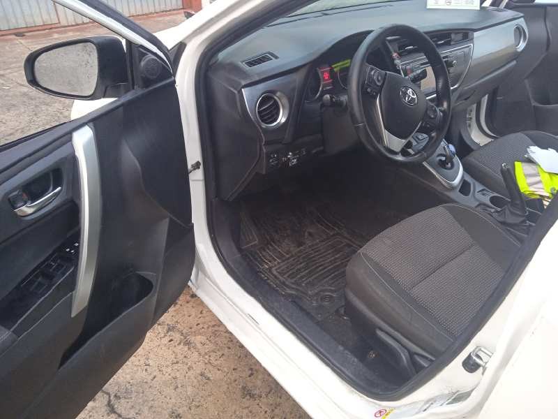 toyota auris touring sports (e18) del año 2014