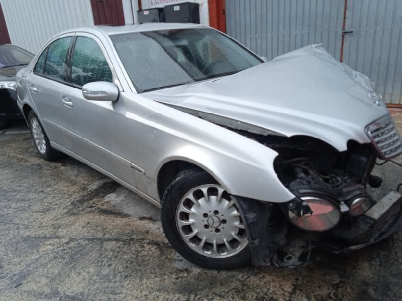 mercedes-benz clase e (w211) berlina del año 2004